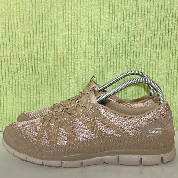 Skechers Gratis Strolling Womens Taupe Lightweight Slip On Sneakers Shoes SZ 7 - Picture 2 of 11